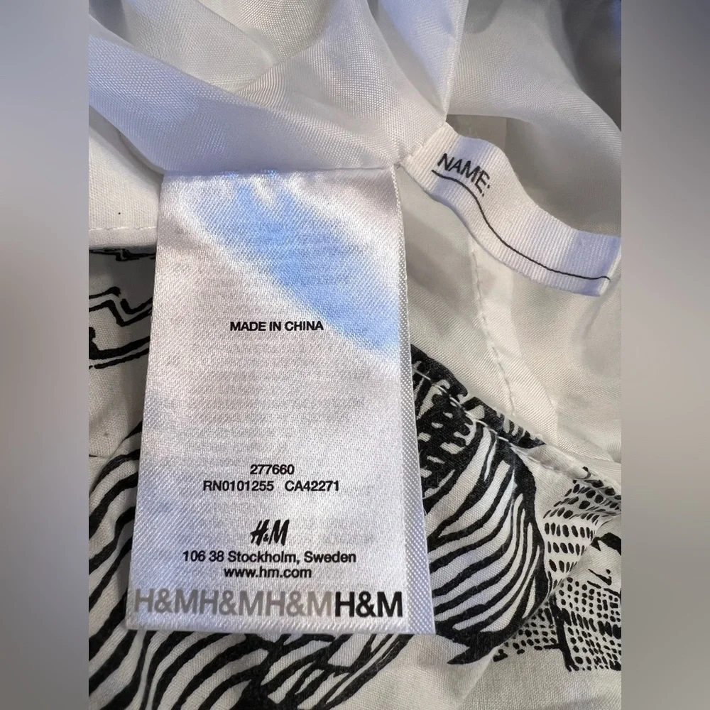 H&M Monochrome Graphic Tote Bag - Picture 3 of 3